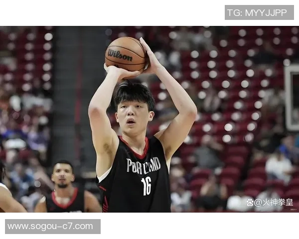 媒体人点评小杨防守风格称其象征性扑救难以适应NBA比赛节奏